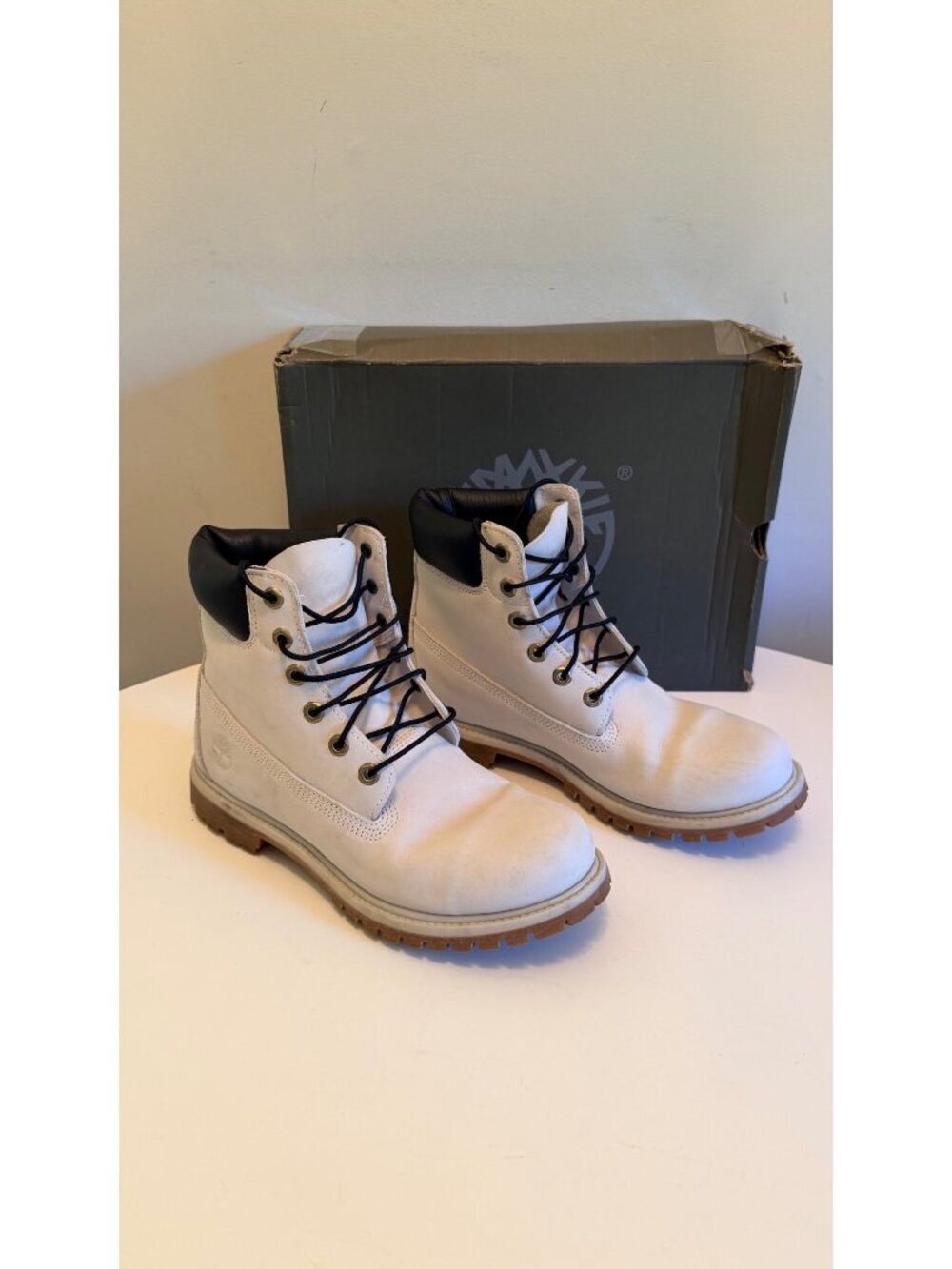 Timberland Premium 6-Inch Waterproof Light Grey Nubuck Womens Boots Size 10
